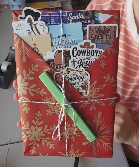 Christmas Blind Date With a Book - A Wrapped No Spice Christmas Romance Gift with Bookmarks, a Highlighter, Annotation Tabs, and Stickers